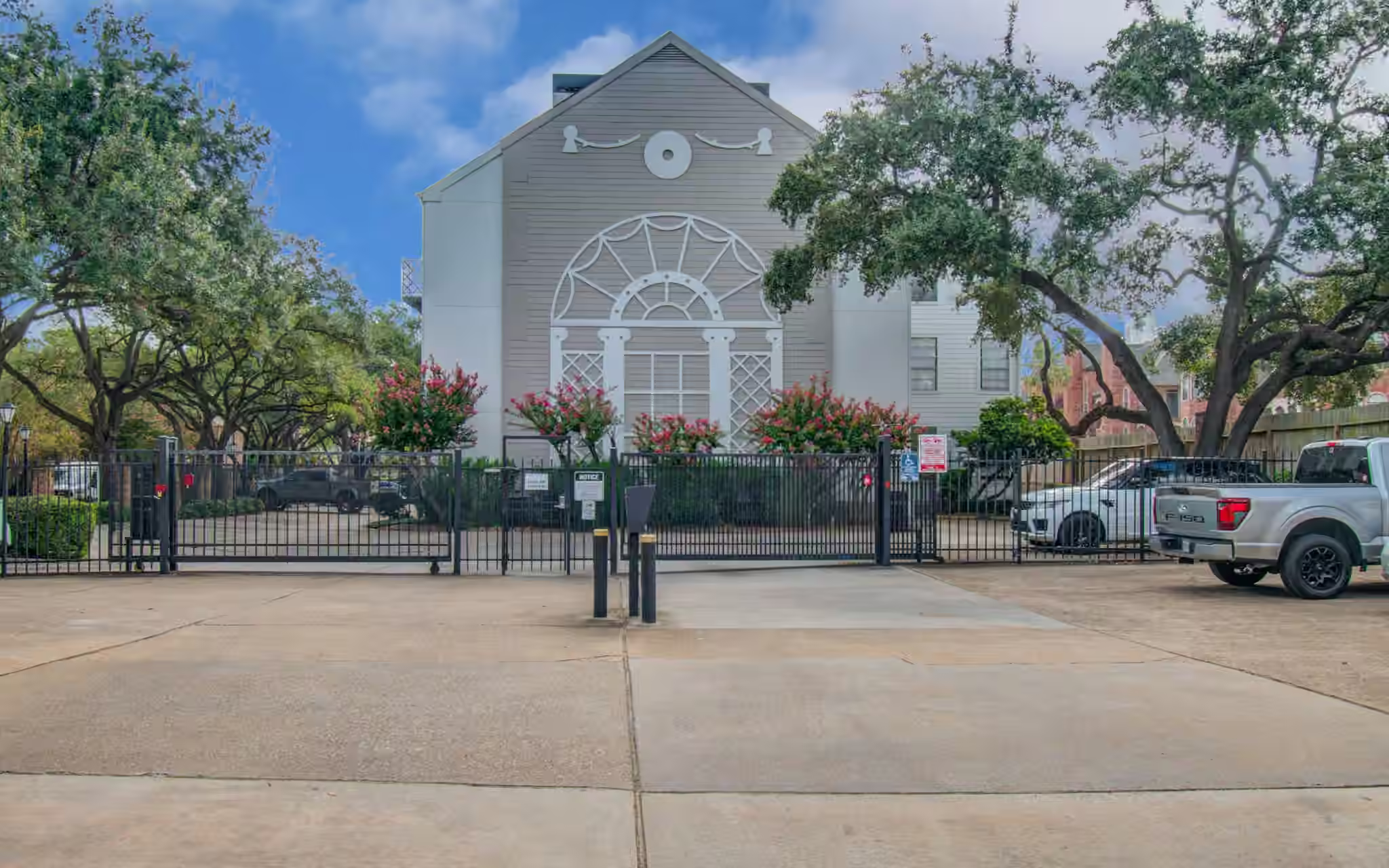 Photo 3 of 2333 Bering Drive 116, Houston, TX