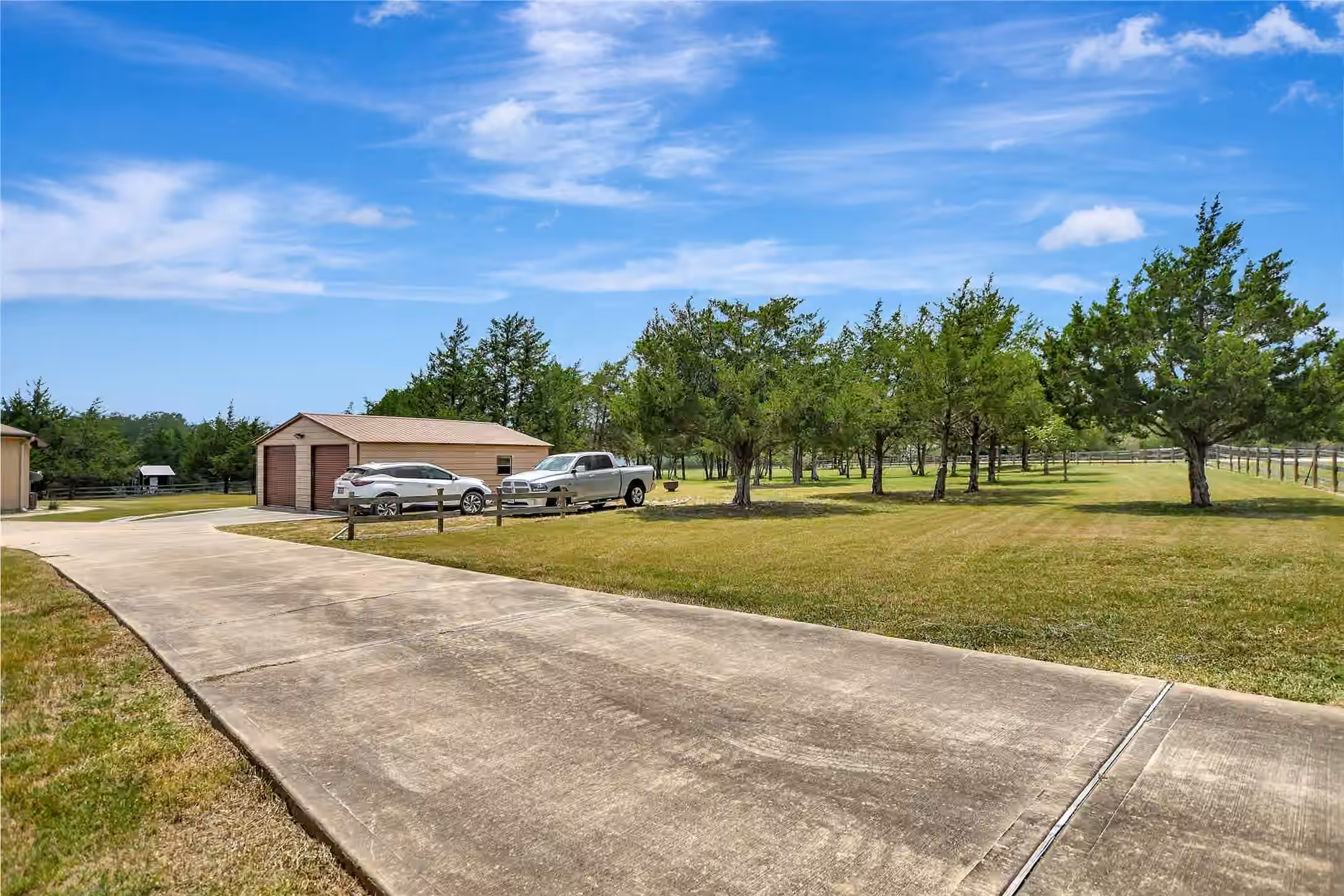 Photo 4 of 690 Meadow Bend Road, Bellville, TX