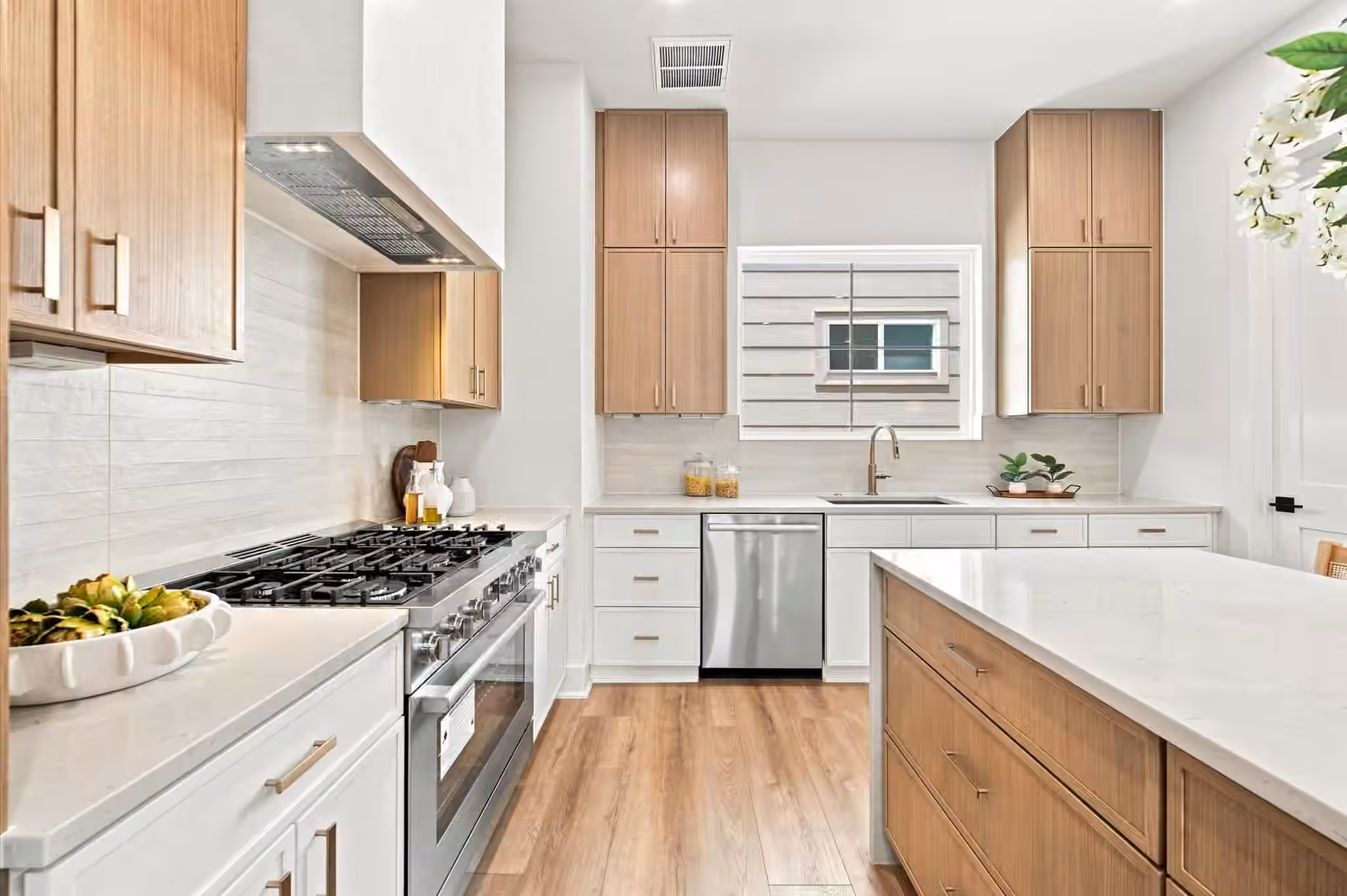 Photo 2 of 1109 E 24th Street, Houston, TX
