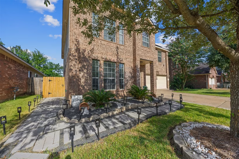 Photo 3 of 24415 Lakecrest Bend Drive, Katy, TX