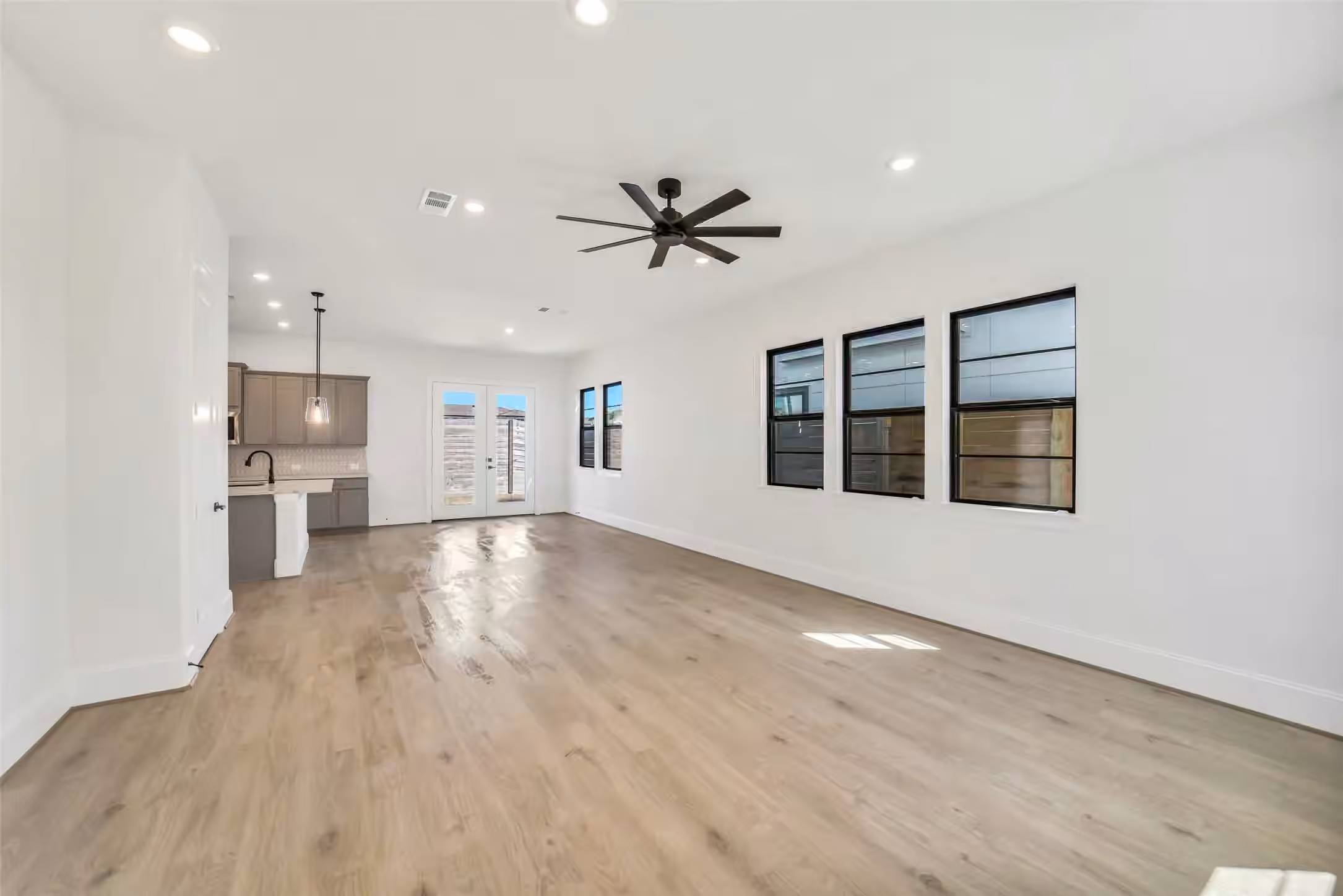 Photo 3 of 3220 Royal Oaks Hollow Lane, Houston, TX