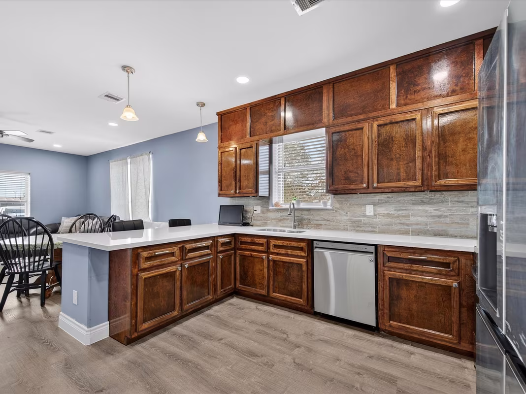 Photo 7 of 1833 County Road 3556, Cleveland, TX