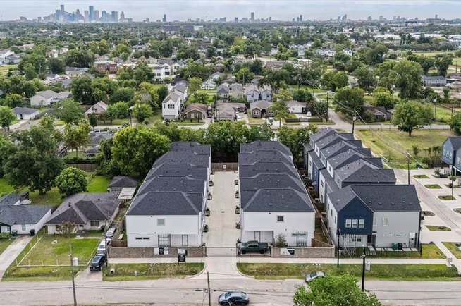 Photo 5 of 412 Neyland Street F, Houston, TX