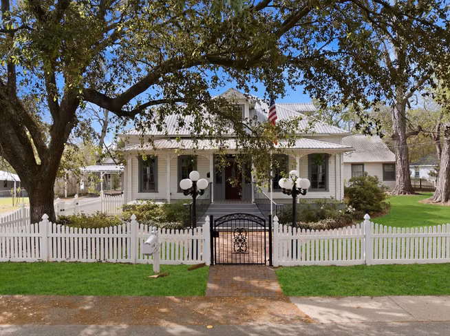 Photo 2 of 705 College Street, Montgomery, TX