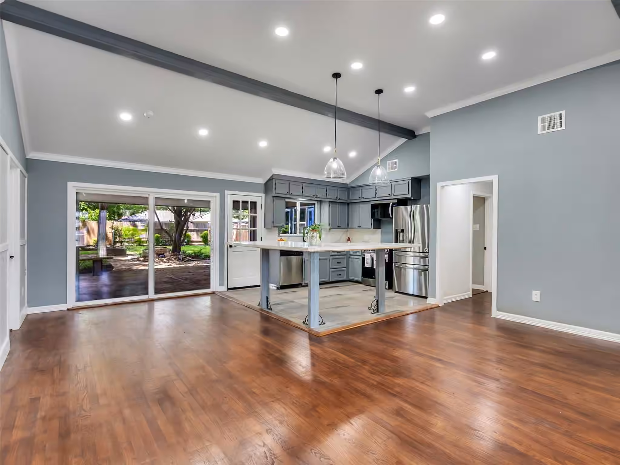 Photo 4 of 5402 Libbey Lane, Houston, TX
