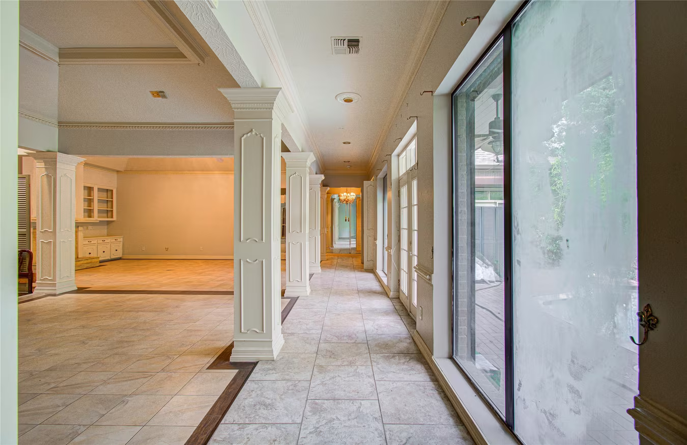 Photo 3 of 9712 Longmont Drive, Houston, TX