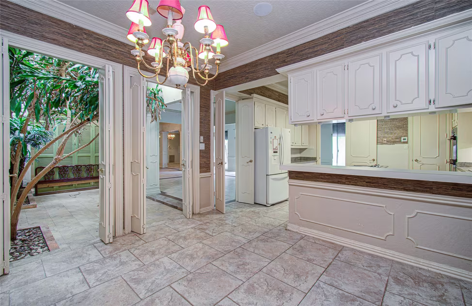 Photo 7 of 9712 Longmont Drive, Houston, TX