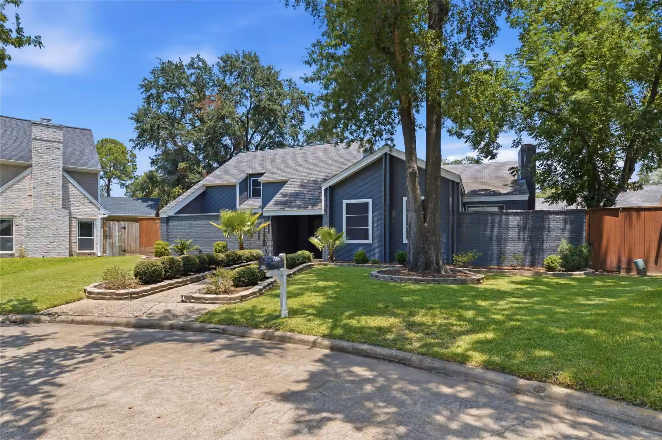 Photo 3 of 703 Queensmill Court, Houston, TX