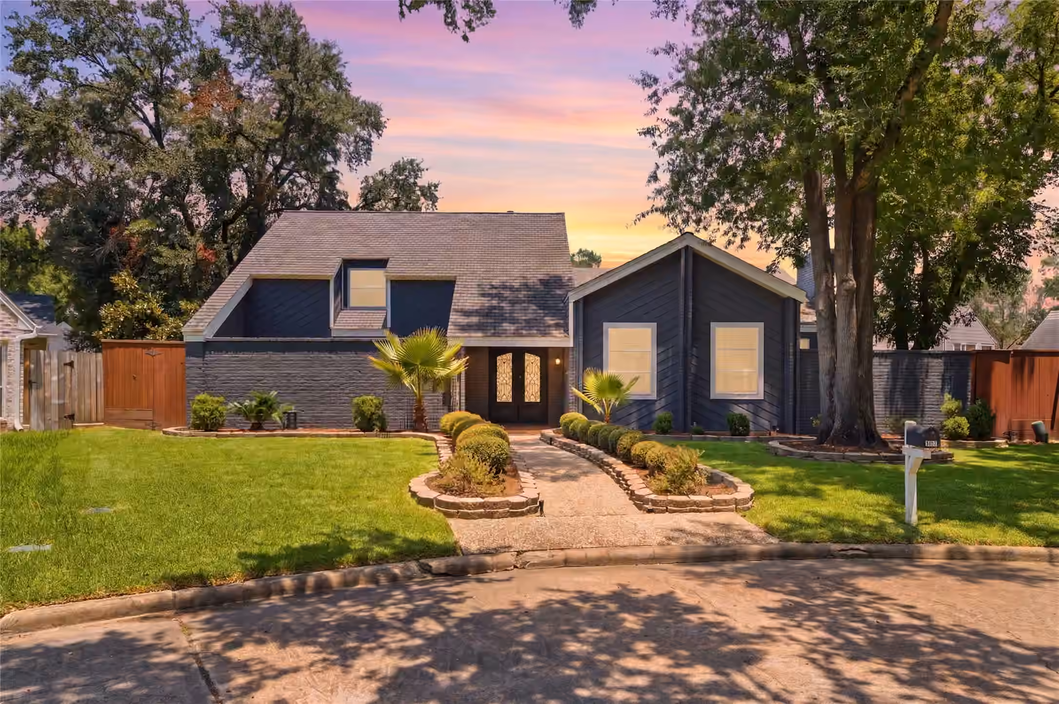 Photo 4 of 703 Queensmill Court, Houston, TX
