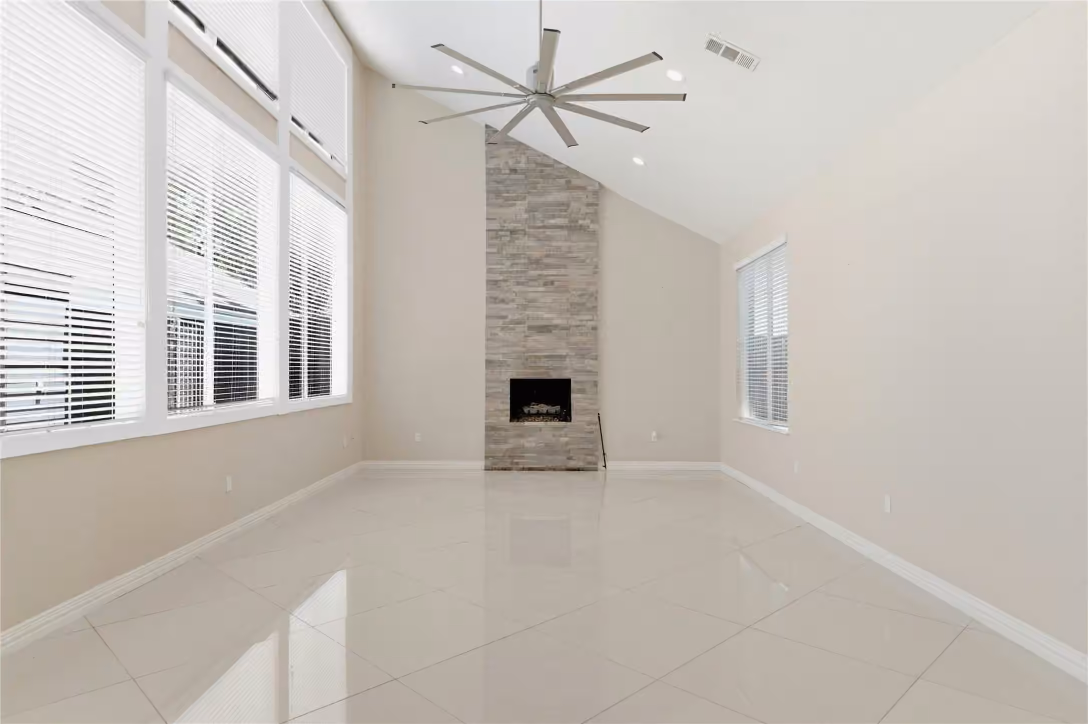 Photo 7 of 703 Queensmill Court, Houston, TX