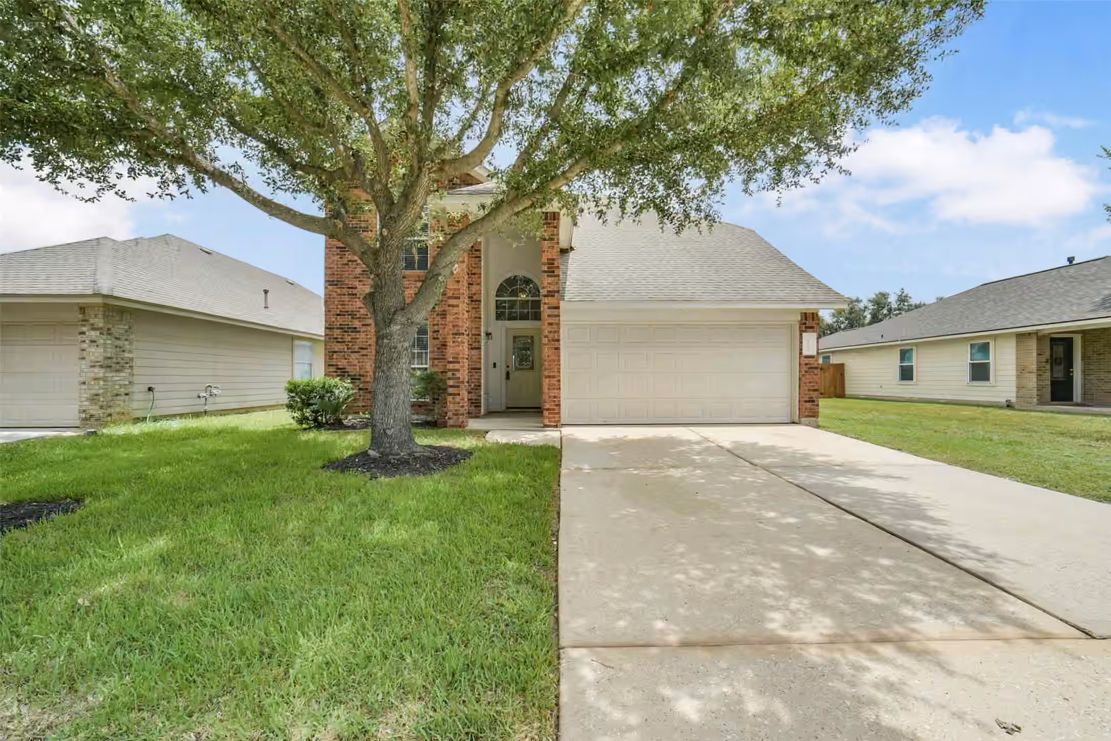 Photo 2 of 21526 Falvel Lake Drive, Spring, TX
