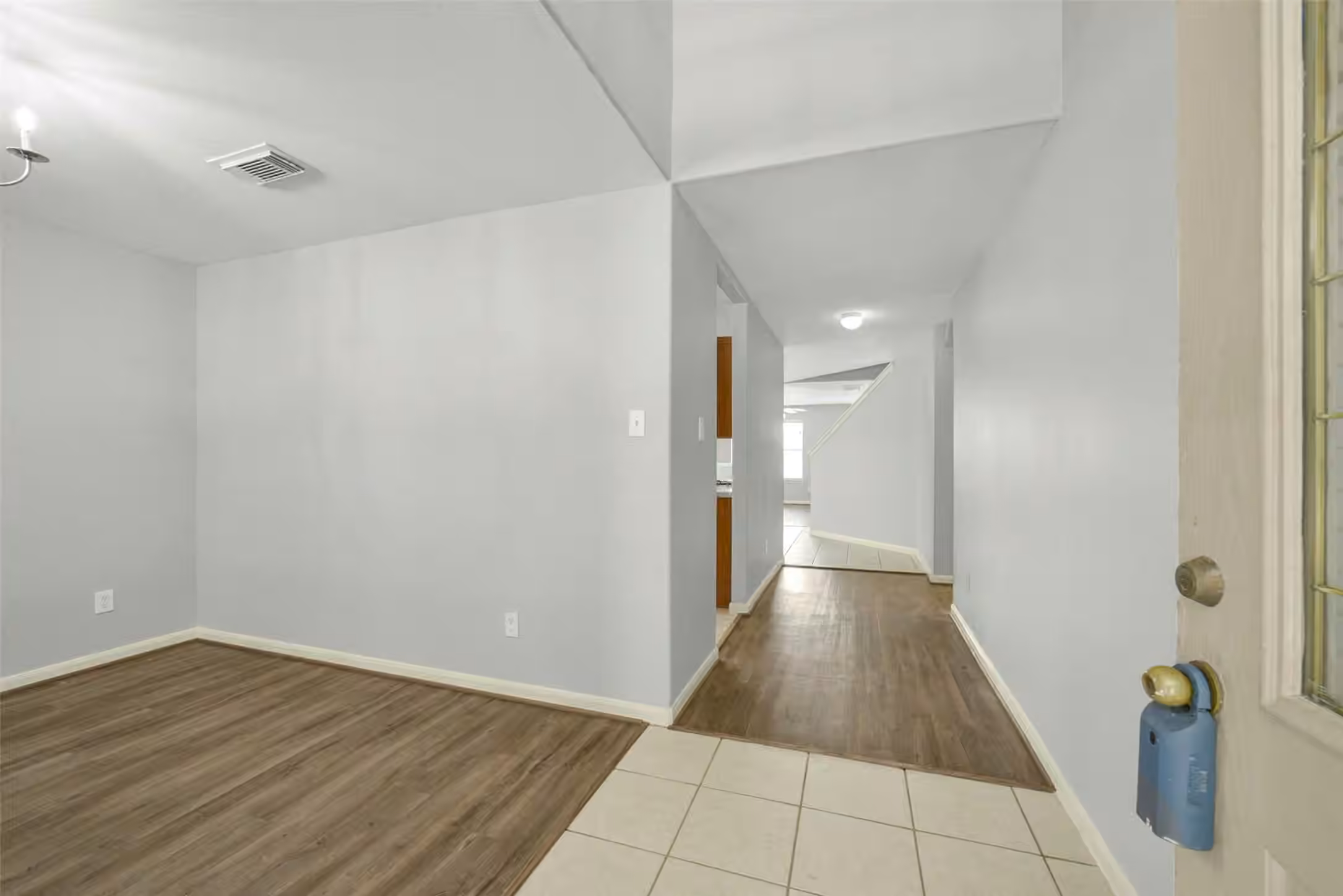 Photo 4 of 21526 Falvel Lake Drive, Spring, TX