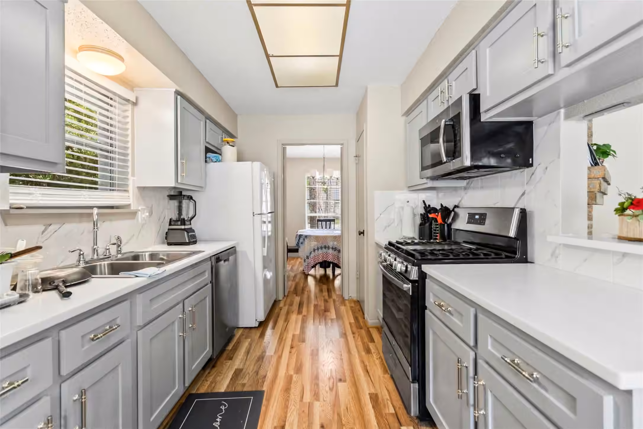 Photo 4 of 1 E Woodtimber Court, Spring, TX