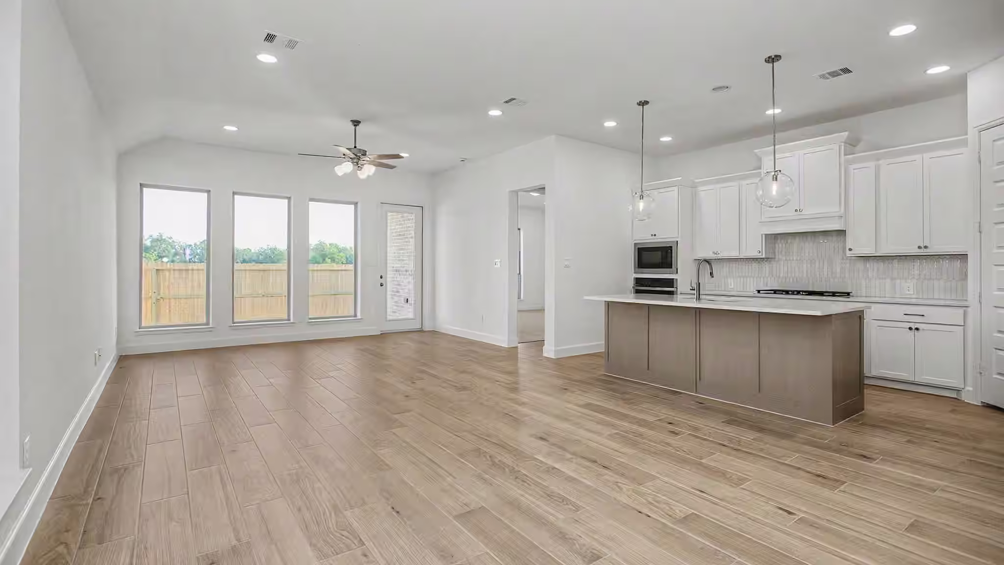 Photo 3 of 19239 Satsuma Ridge Drive, Manvel, TX