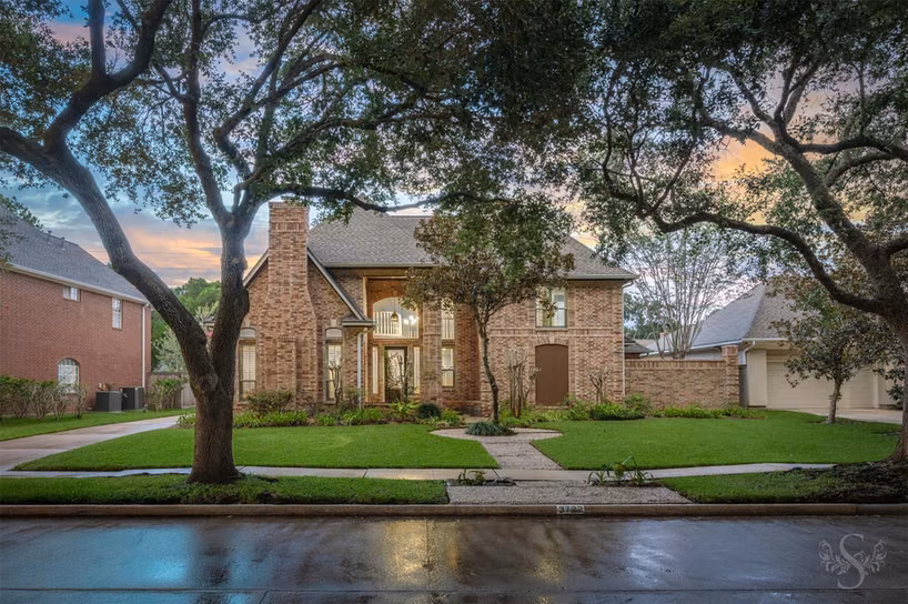 Photo of 3722 Springhill Ln, Sugar Land, TX