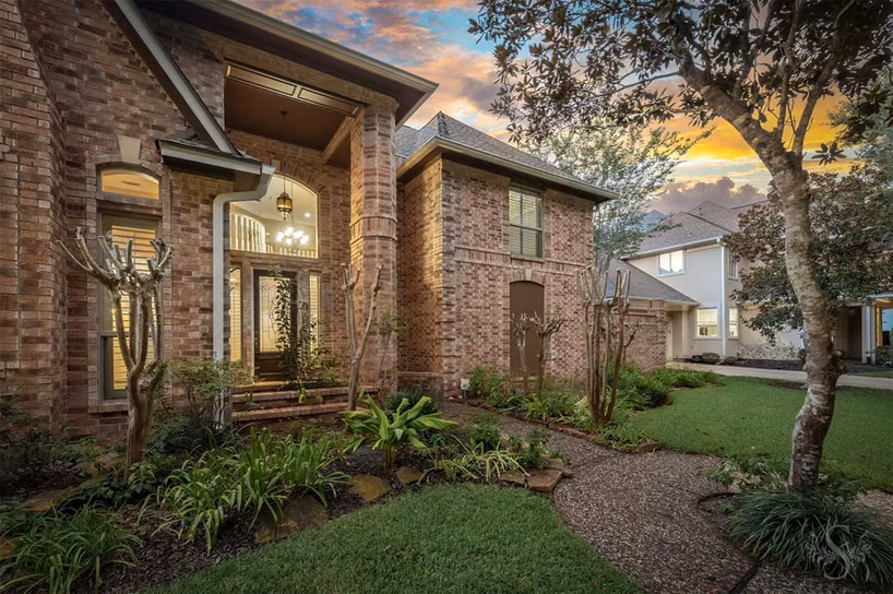 Photo 2 of 3722 Springhill Ln, Sugar Land, TX