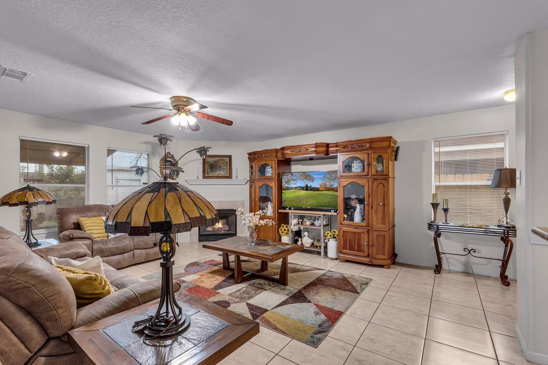 Photo 3 of 1130 Fairlane Square, Channelview, TX