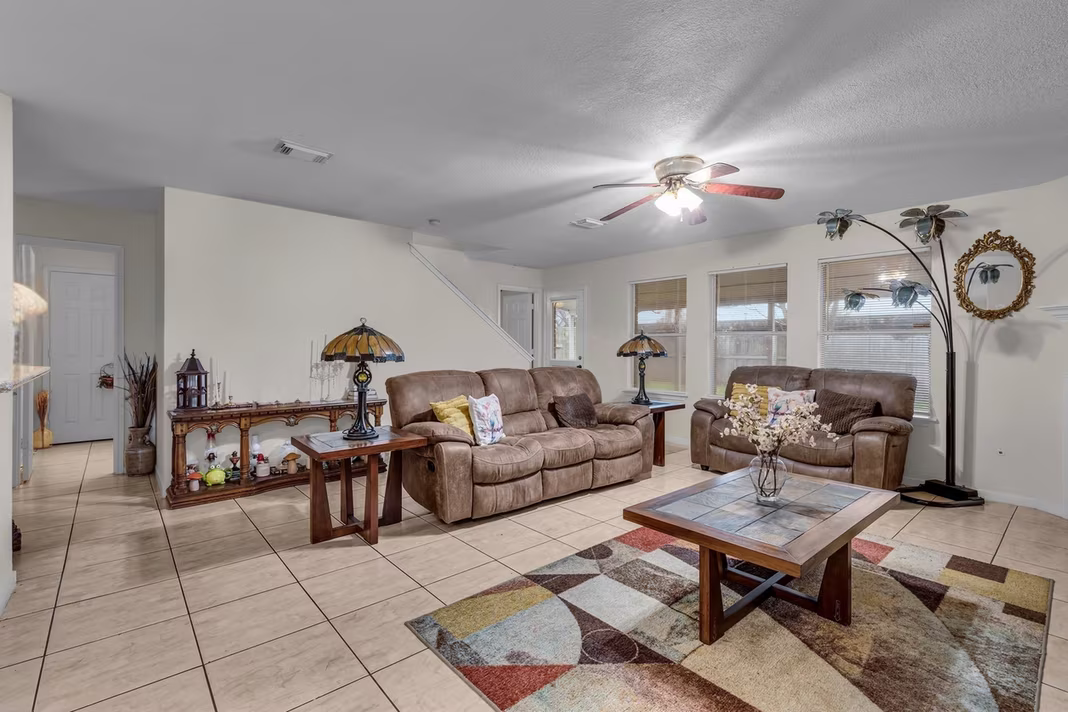 Photo 4 of 1130 Fairlane Square, Channelview, TX