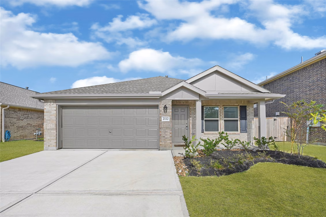 Photo 2 of 2112 Hyde Acres Street, League City, TX