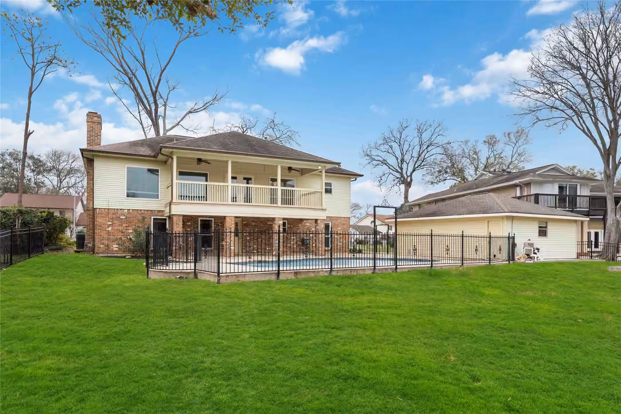 Photo of 18623 Point Lookout Drive, Nassau Bay, TX