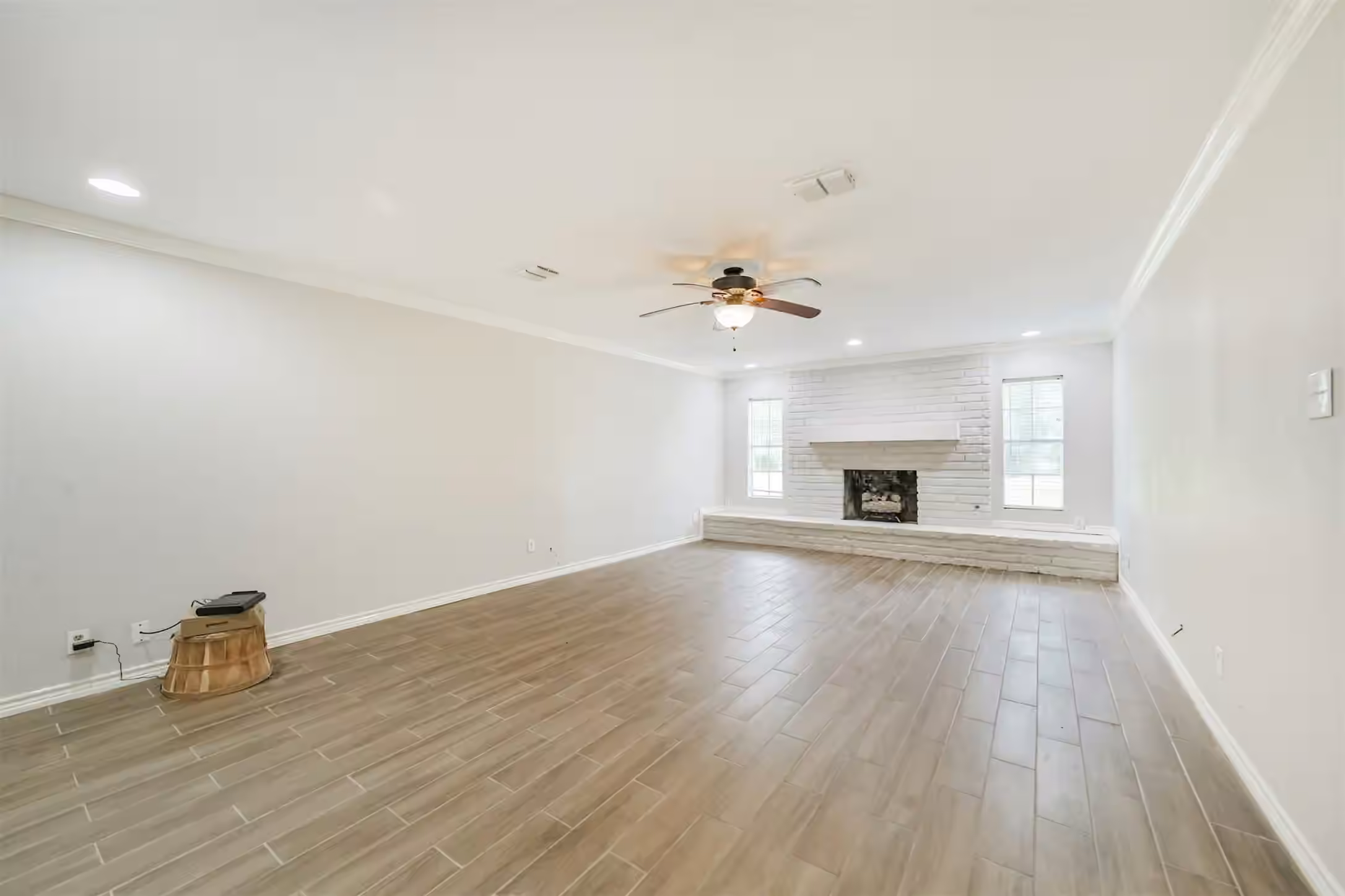 Photo 6 of 912 Brook Forest Drive, Conroe, TX