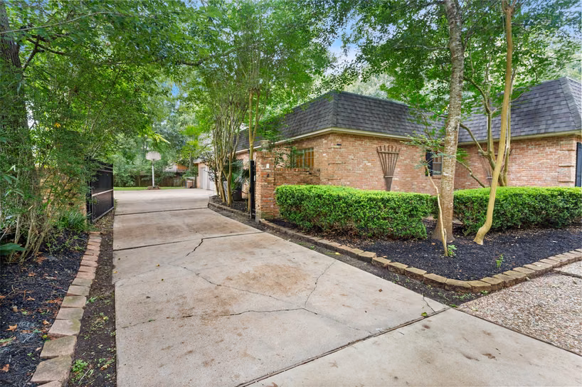 Photo 5 of 1216 Oak Hollow Drive, Dickinson, TX