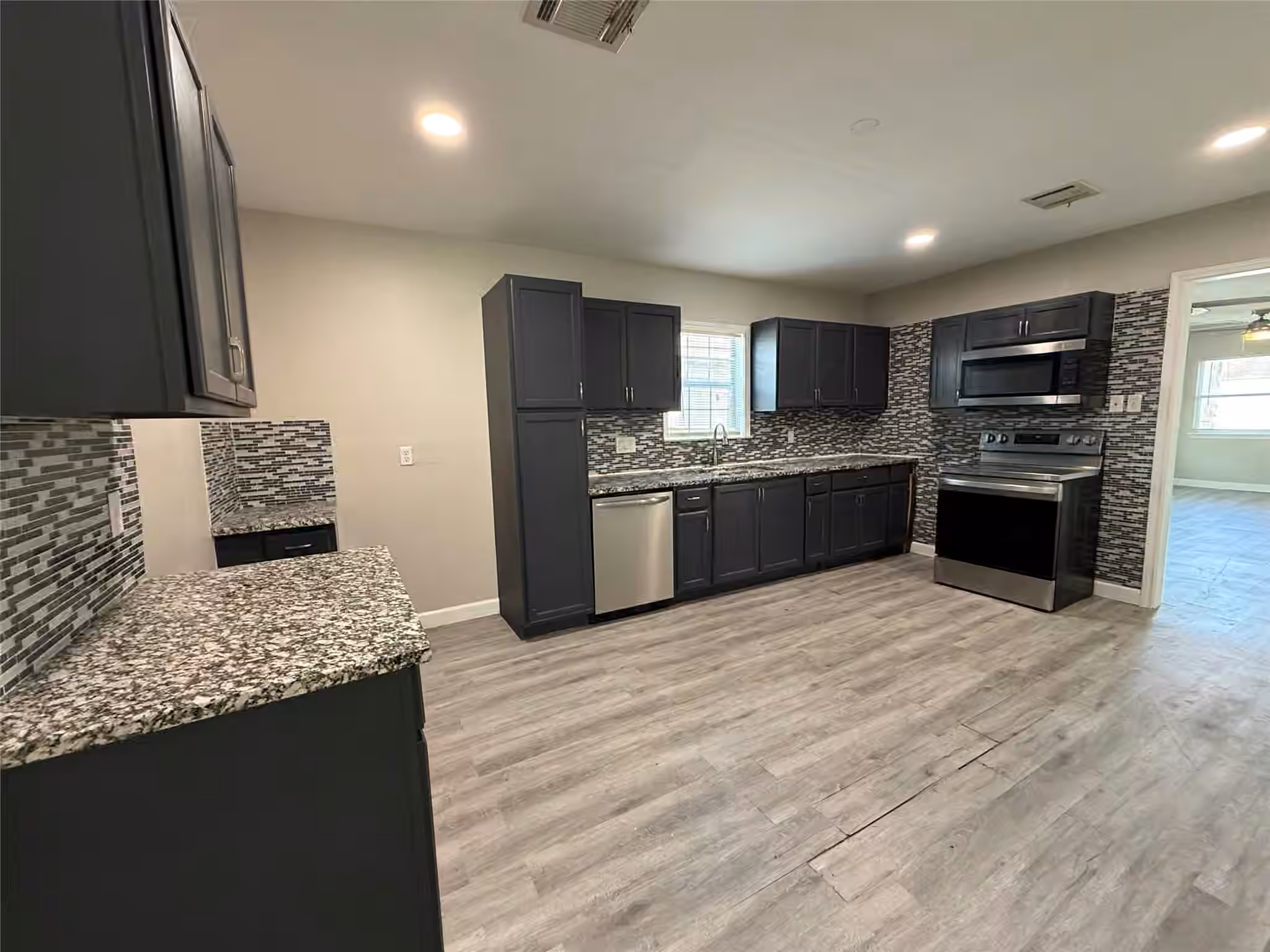 Photo 7 of 1129 Beech Street, Baytown, TX