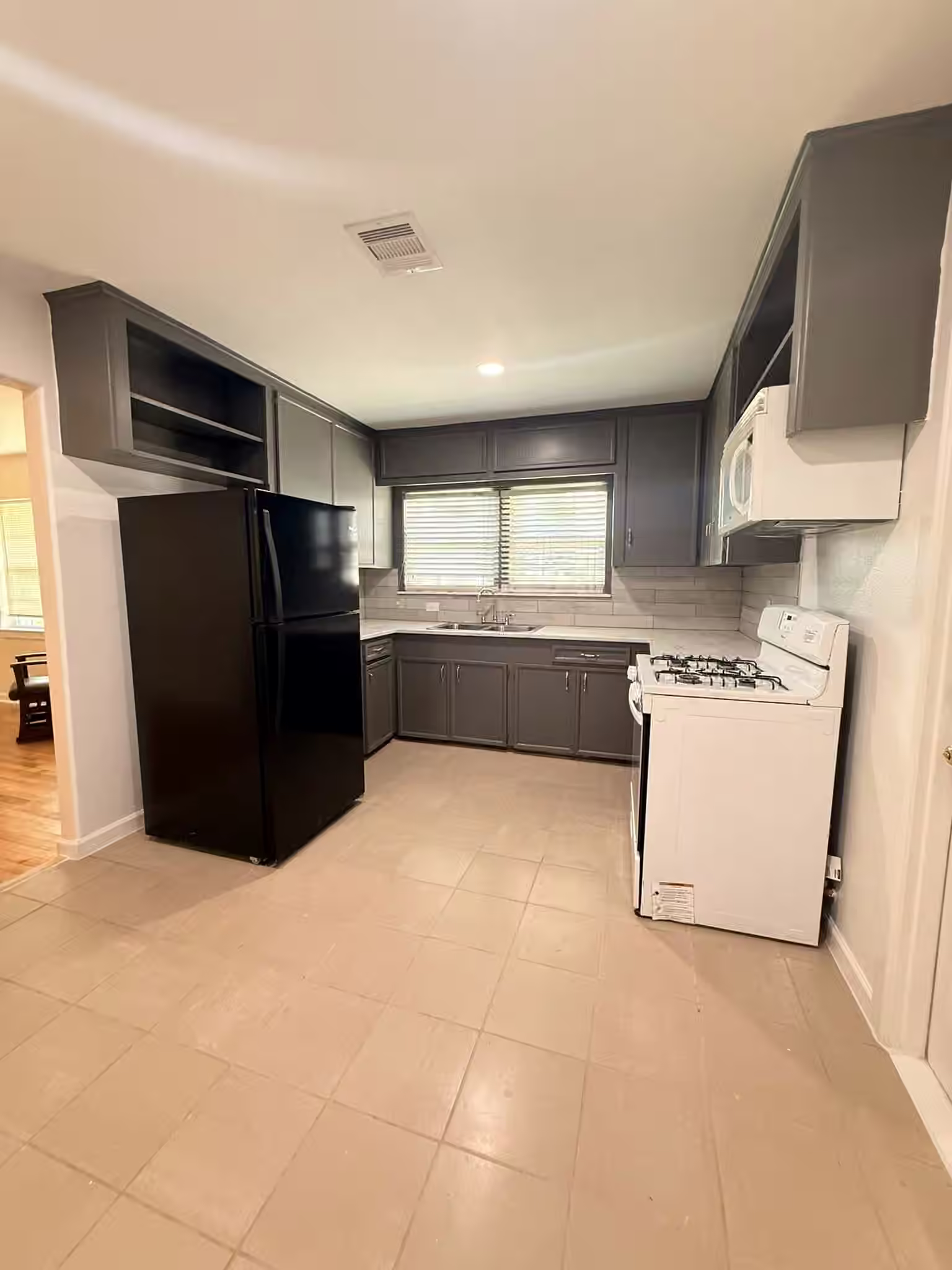 Photo 7 of 12905 Orleans Street, Houston, TX