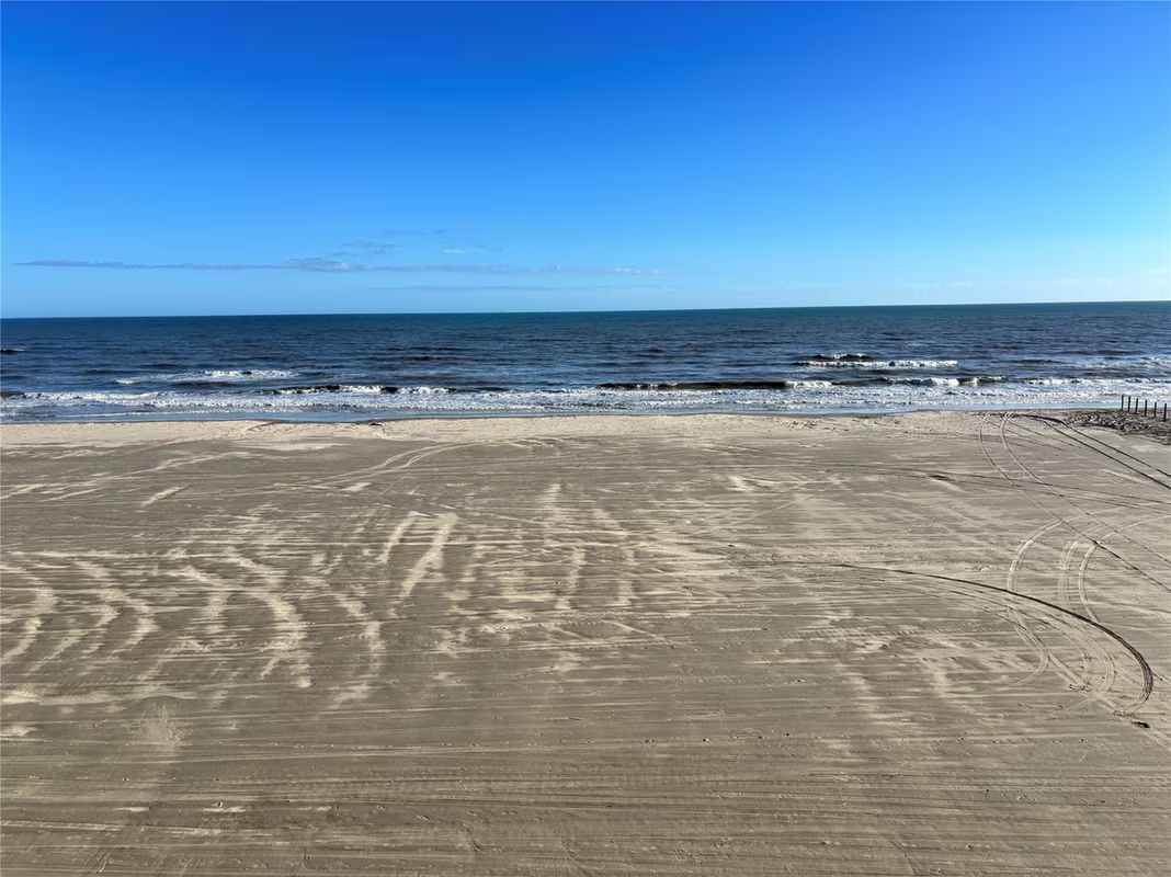 Photo 3 of 11949 Termini San Luis Pass Road 304, Galveston, TX