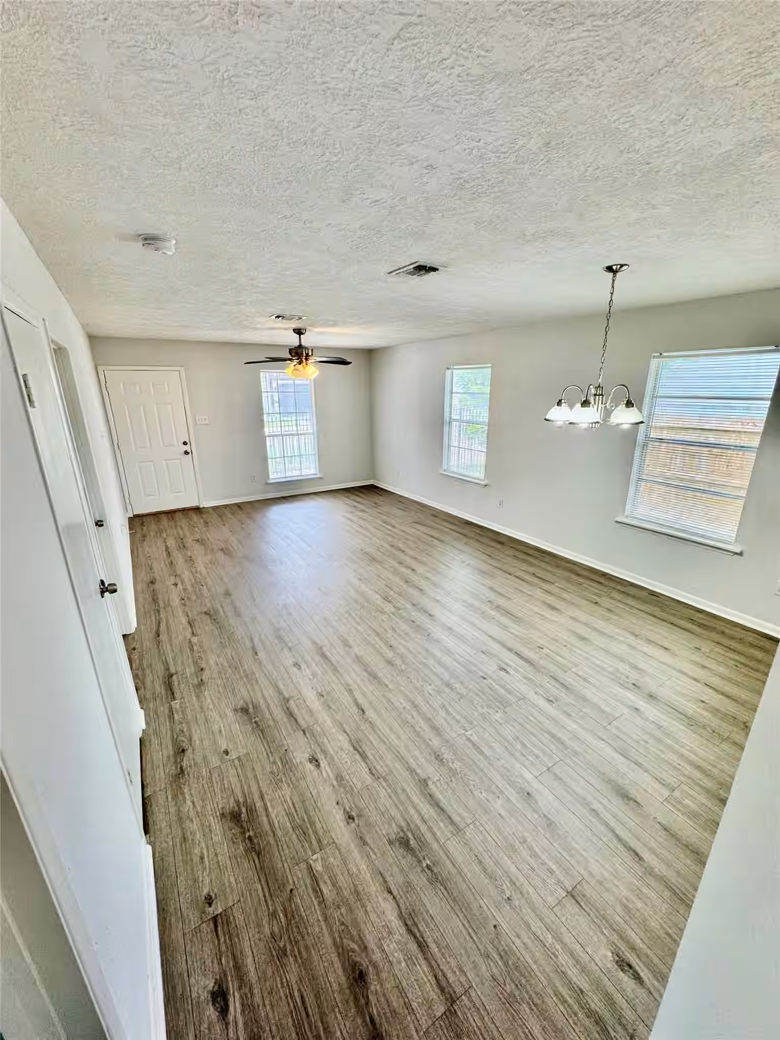 Photo 5 of 5707 Balbo Street, Houston, TX
