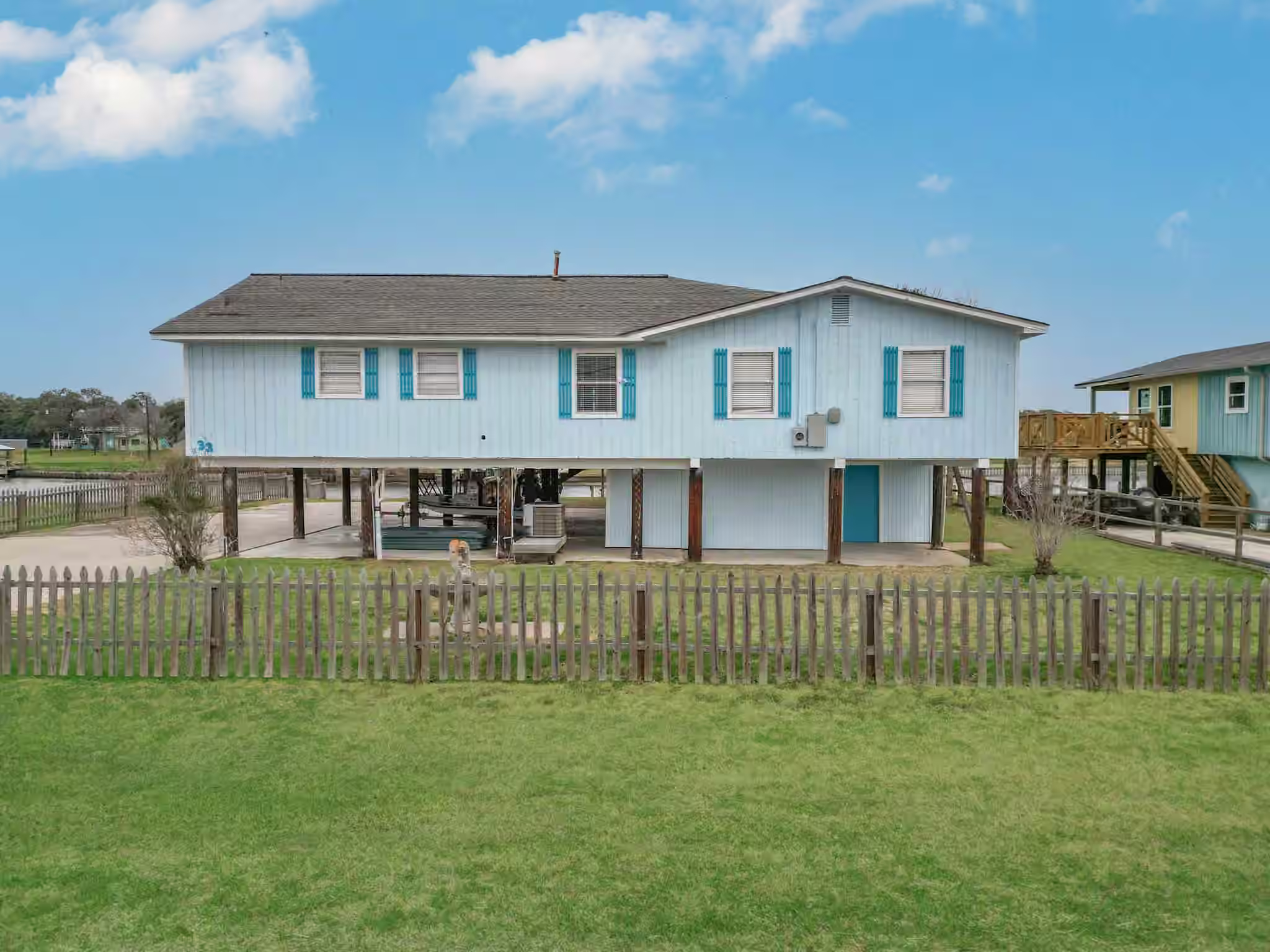 Photo of 757 County Road 291, Sargent, TX