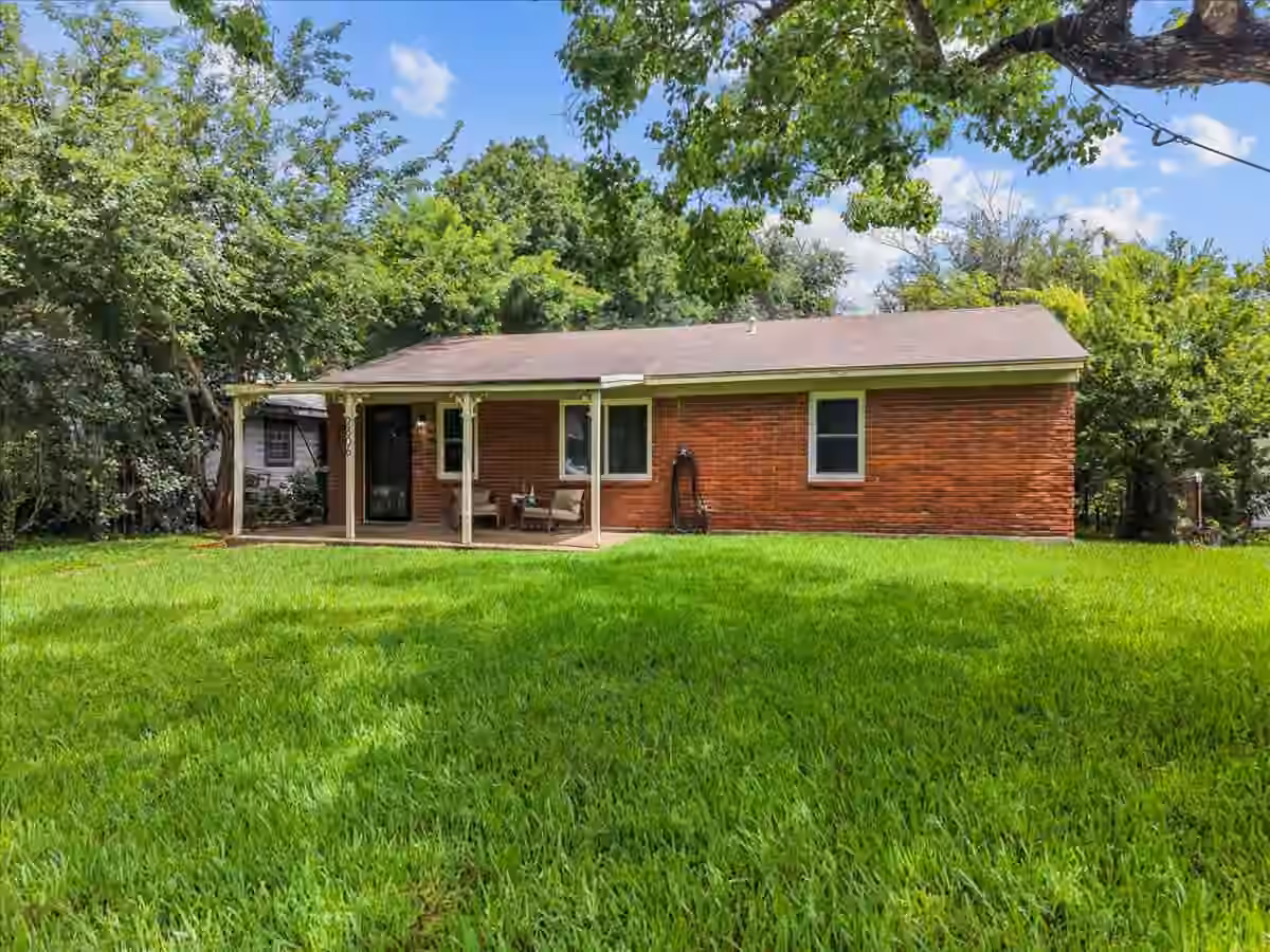 Photo 3 of 2806 4th Avenue N, Texas City, TX