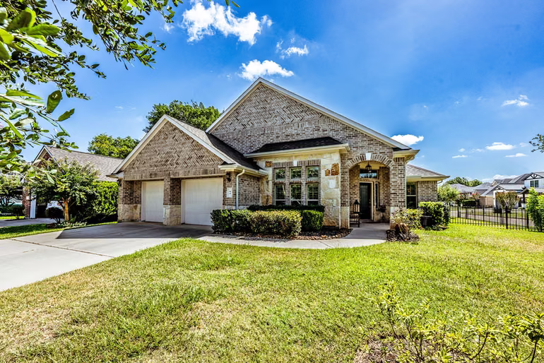Photo 2 of 94 La Costa Drive, Montgomery, TX
