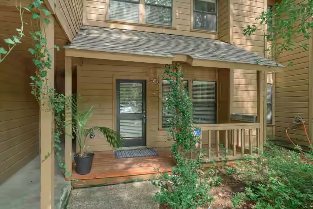 Photo of 4 Sawmill Grove Lane Circle 4, The Woodlands, TX 77380