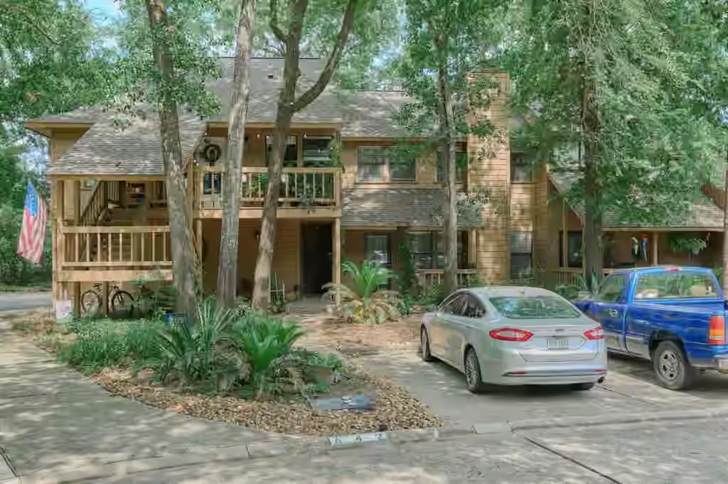 Photo 4 of 4 Sawmill Grove Lane Circle 4, The Woodlands, TX