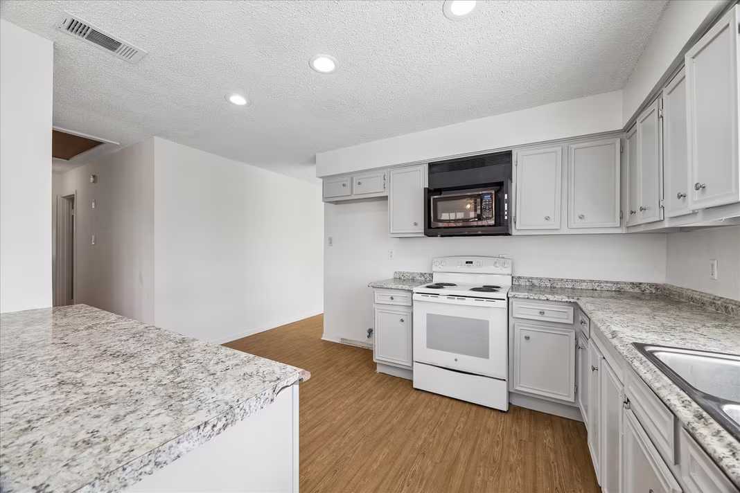 Photo 7 of 8703 Twisting Vine Lane, Houston, TX