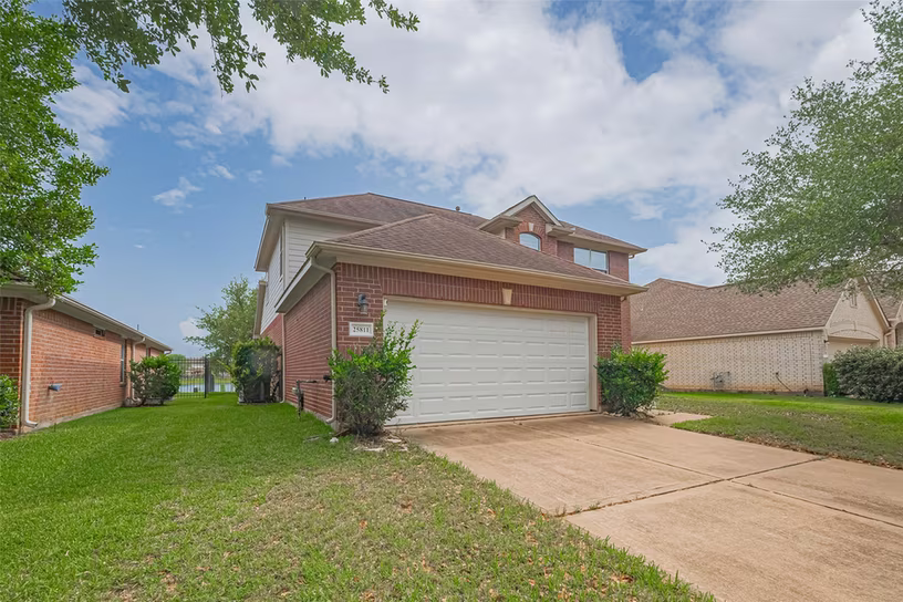 Photo 3 of 25811 Chapman Falls Drive, Richmond, TX