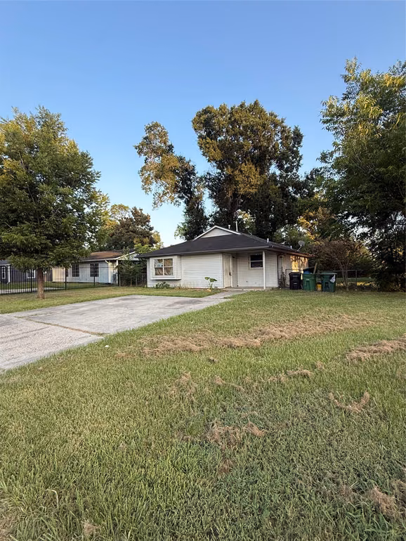 Photo 2 of 9318 Sterlingshire Street, Houston, TX