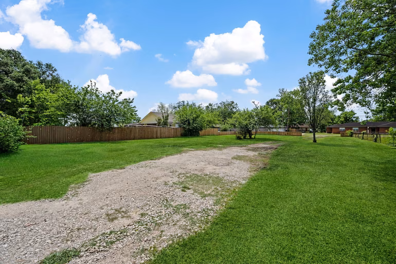 Photo 7 of 1005 W Clayton Street, Dayton, TX