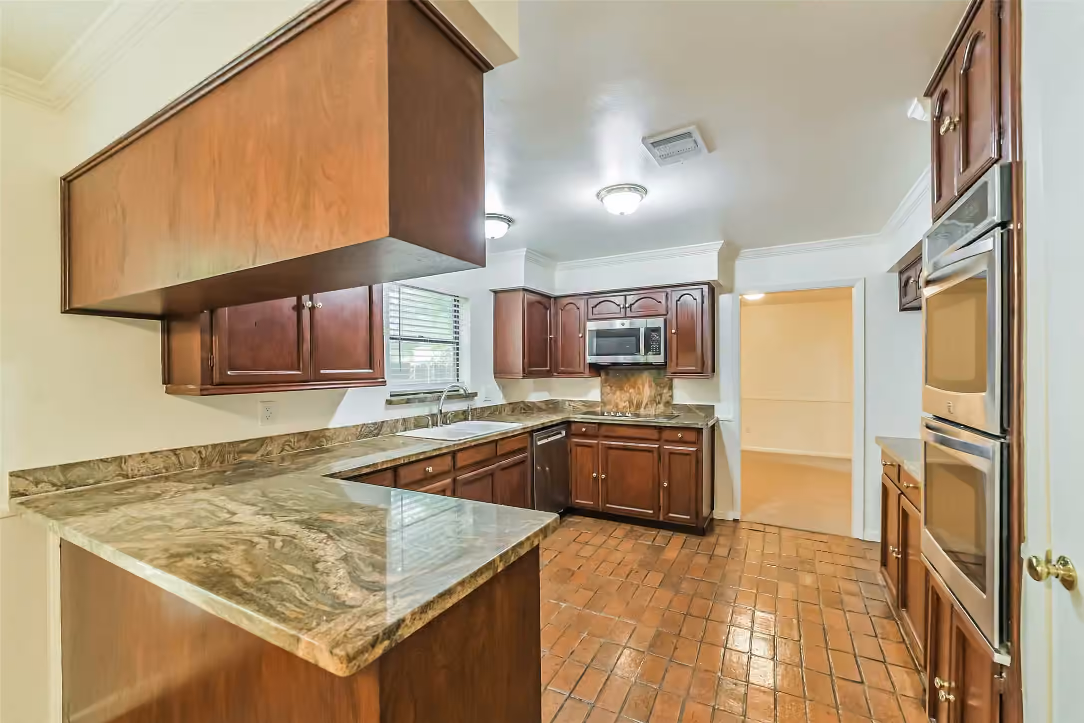 Photo 2 of 3111 Rockyridge Drive, Houston, TX