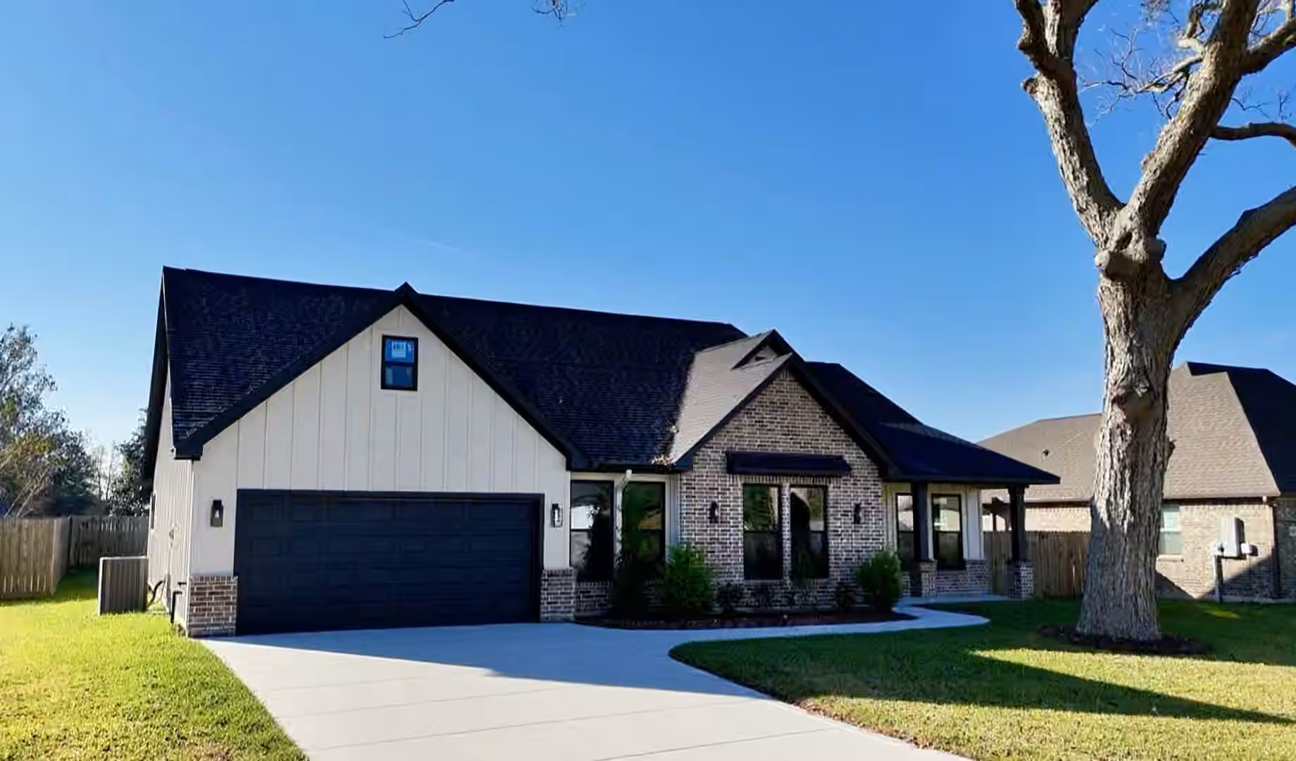 Photo 2 of 443 Wellshire Drive, West Columbia, TX