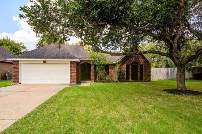 Photo 2 of 1145 Westglen Drive, Alvin, TX