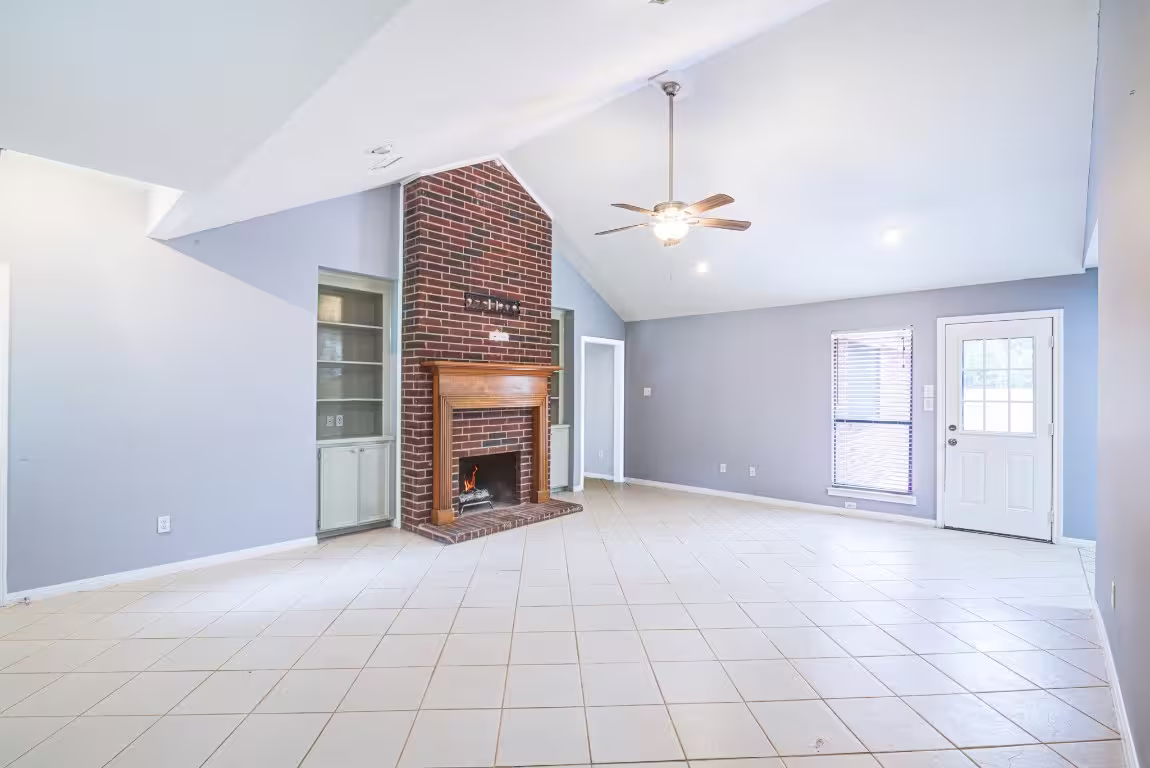 Photo 6 of 1145 Westglen Drive, Alvin, TX