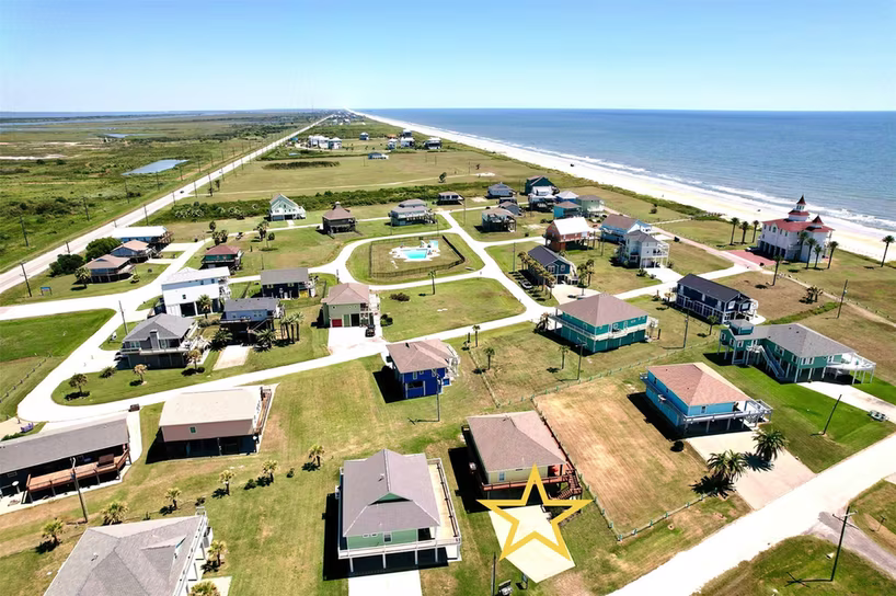 Photo 3 of 972 HAMILTON Drive, Crystal Beach, TX