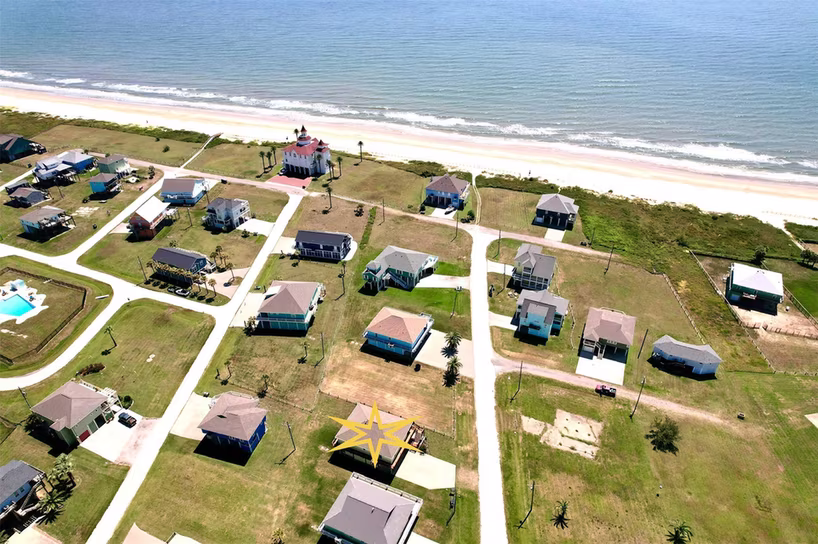 Photo 4 of 972 HAMILTON Drive, Crystal Beach, TX