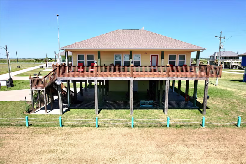 Photo 5 of 972 HAMILTON Drive, Crystal Beach, TX