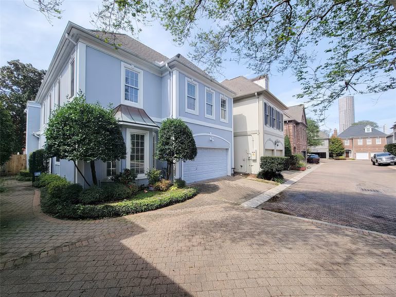 Photo 2 of 2211 Augusta Drive 19, Houston, TX