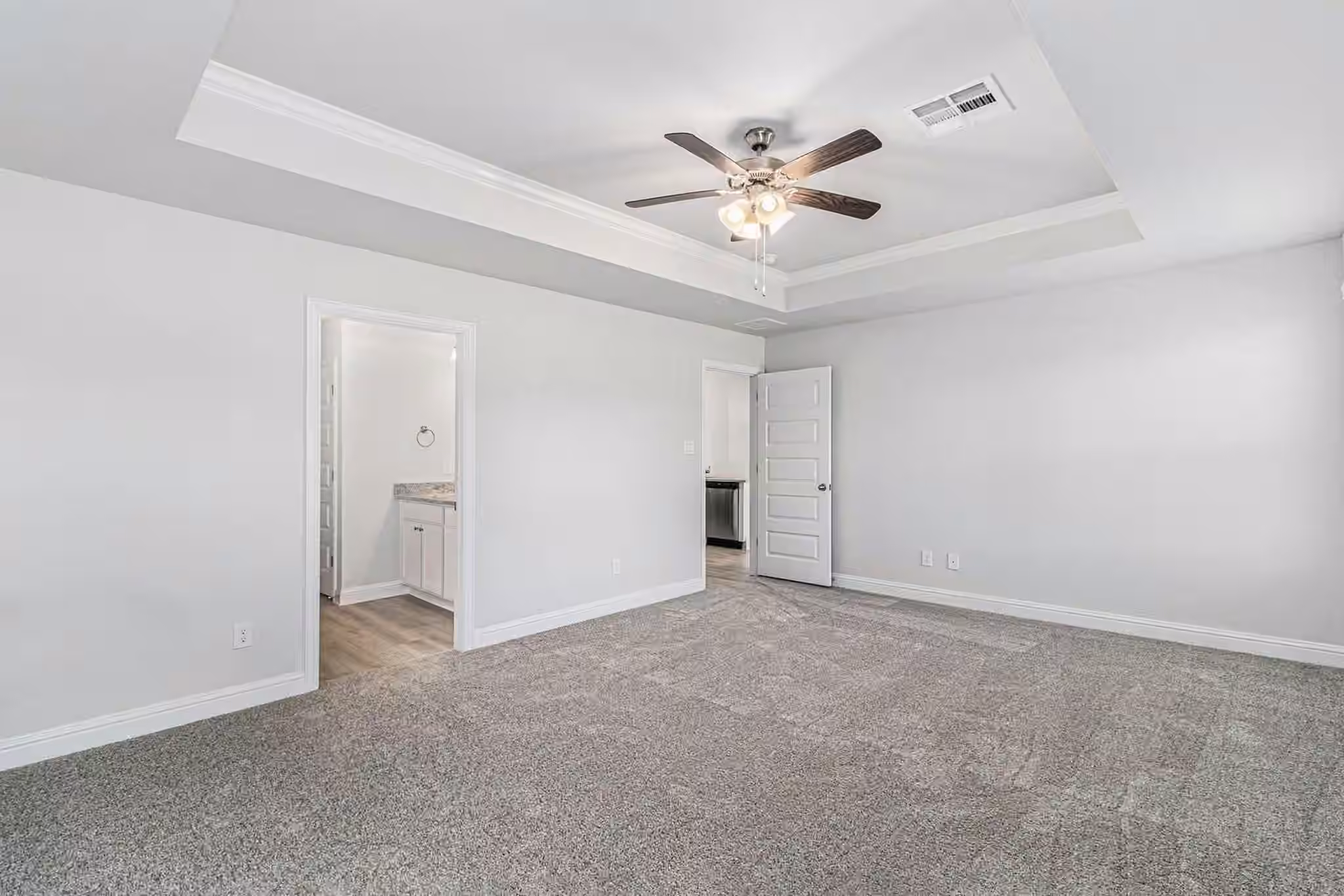 Photo 2 of 10 Keystone Court, Angleton, TX