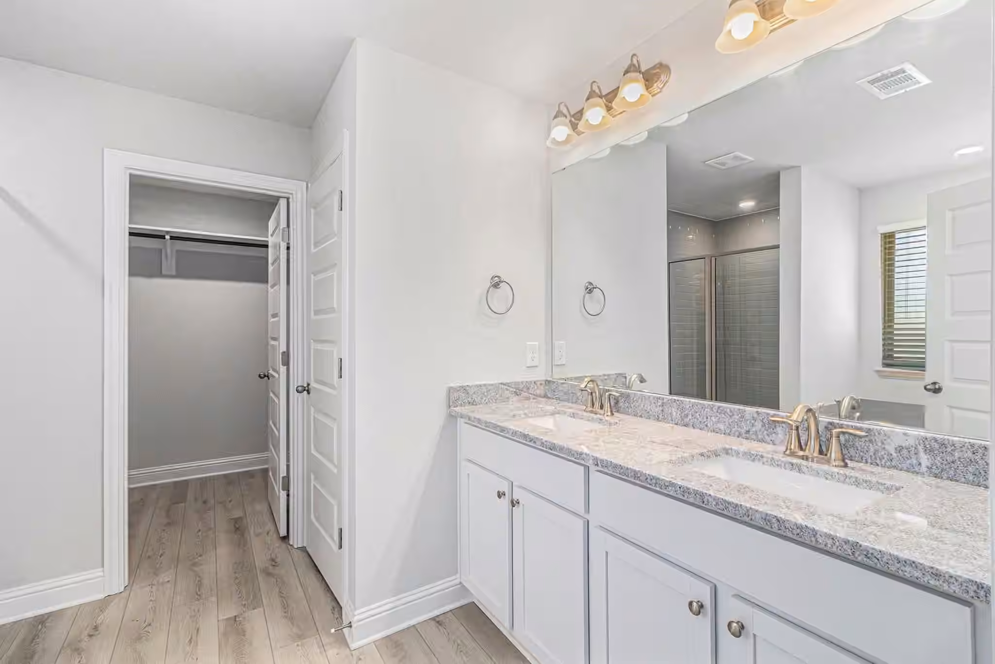Photo 3 of 10 Keystone Court, Angleton, TX