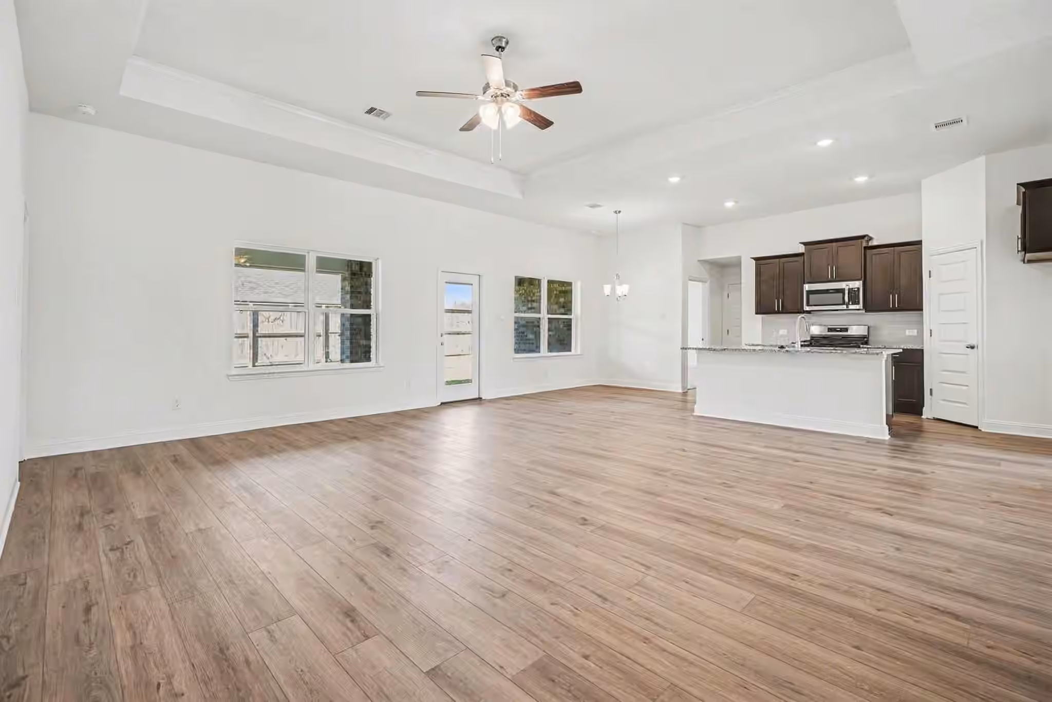 Photo 6 of 10 Keystone Court, Angleton, TX